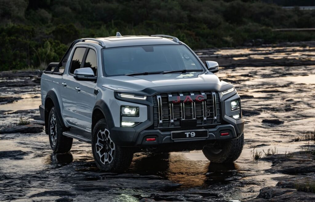 JAC T9 Double Cab In a River